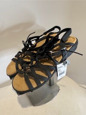 Cobbie Cuddlers Glenda Women's Sandals size  Wide NWT